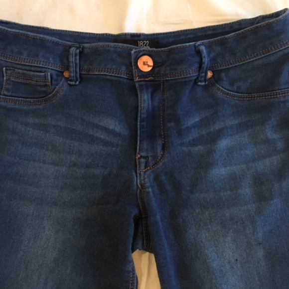 1822 Medium Wash EXCELLENT pre-owned condition - Picture 2 of 8